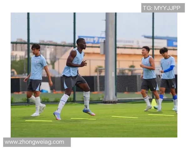 申花官宣第一波离队名单：告别总是难免，阿苏埃的“三板斧”真能留下？